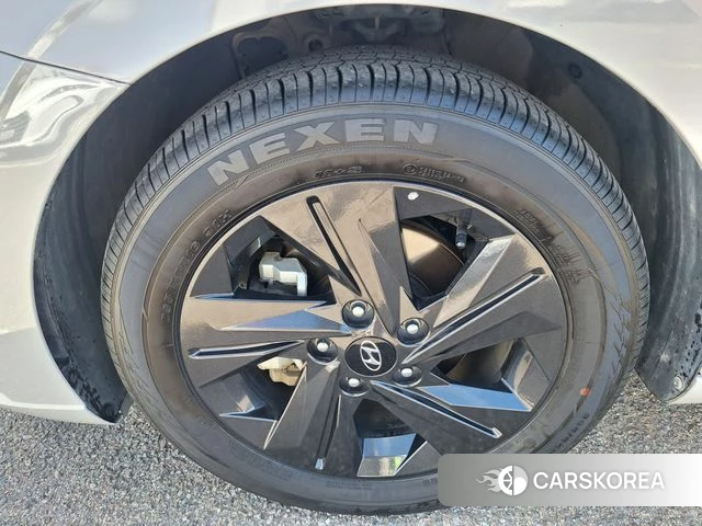 Hyundai Avante Hybrid (CN7) 2022 Серебристо-серый из Кореи, фото 3