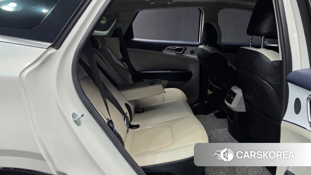 Kia Sportage 5th Generation 2023 Белый из Кореи, фото 3