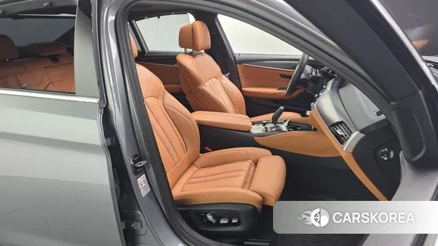 BMW 5 Series (G30) 2023 Серый из Кореи, фото 3