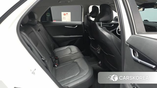 Kia Di Ol Nu Niro 2022 Белый из Кореи, фото 3