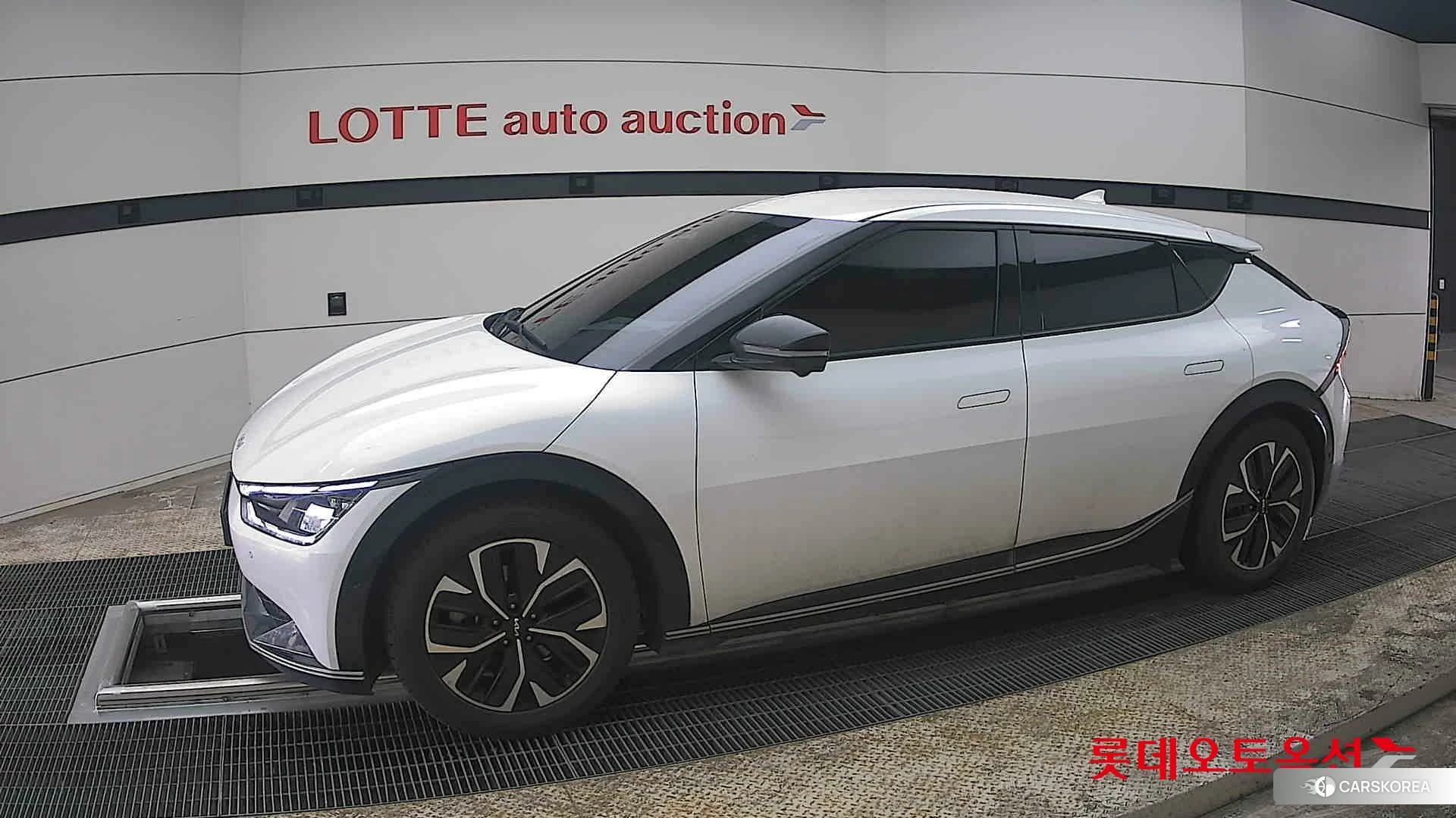 Kia EV6 2022 Snow White Pearl из Кореи, фото 3