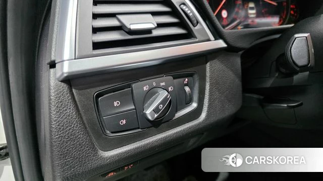 BMW 3 Series (F30) 2018 Белый из Кореи, фото 3