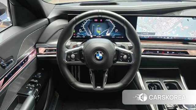 BMW 7 Series (G70) 2023 Черный двухцветный из Кореи, фото 3