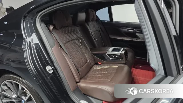 BMW 7 Series (G11) 2022 Черный из Кореи, фото 3