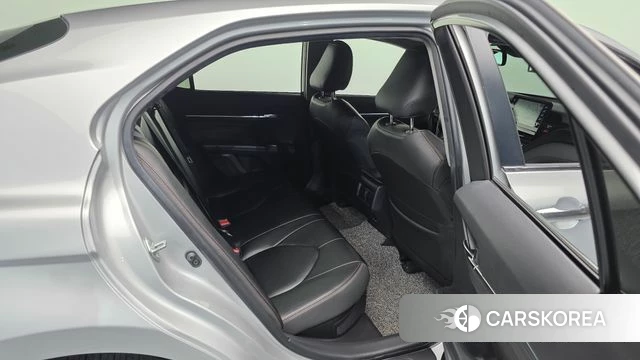 Toyota Camry (XV70) 2022 Серебряный из Кореи, фото 3
