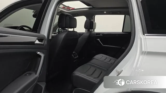 Volkswagen Tiguan second Generation 2022 Белый из Кореи, фото 3