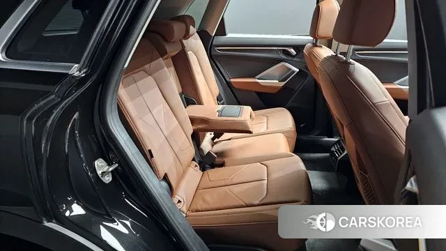 Audi Q3 (F3) 2023 Черный из Кореи, фото 3