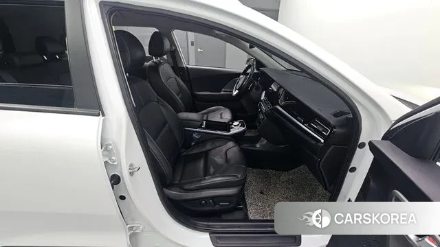 Kia Niro Plus 2022 Белый из Кореи, фото 3