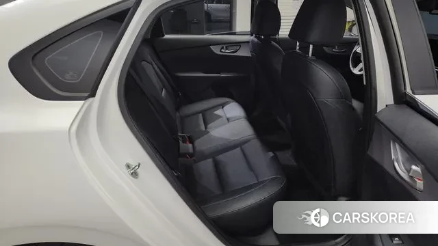 Kia The New K3 2nd generation 2021 Белый из Кореи, фото 3