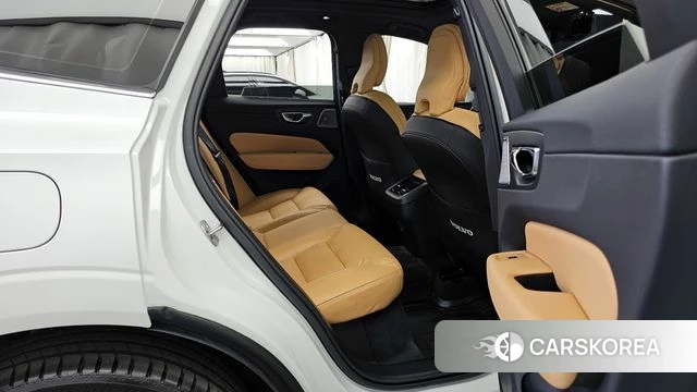 Volvo XC60 second Generation 2022 Белый из Кореи, фото 3