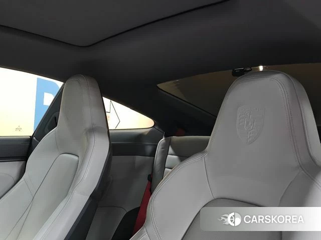 Porsche 911(992) 2021 Серебряный из Кореи, фото 3