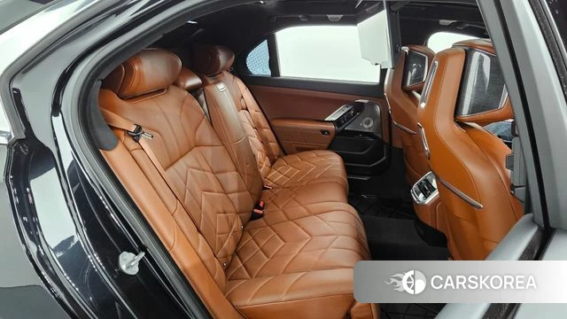 BMW 7 Series (G70) 2023 Черный из Кореи, фото 3