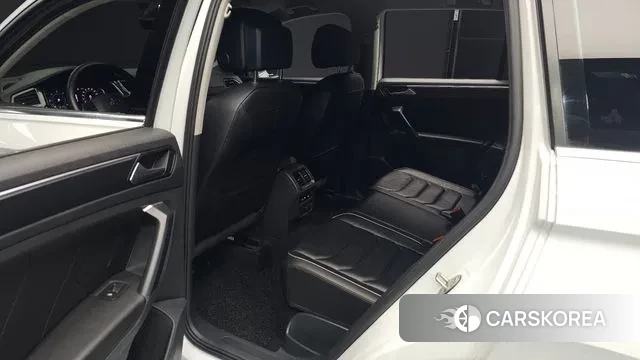 Volkswagen Tiguan second Generation 2021 Белый из Кореи, фото 3