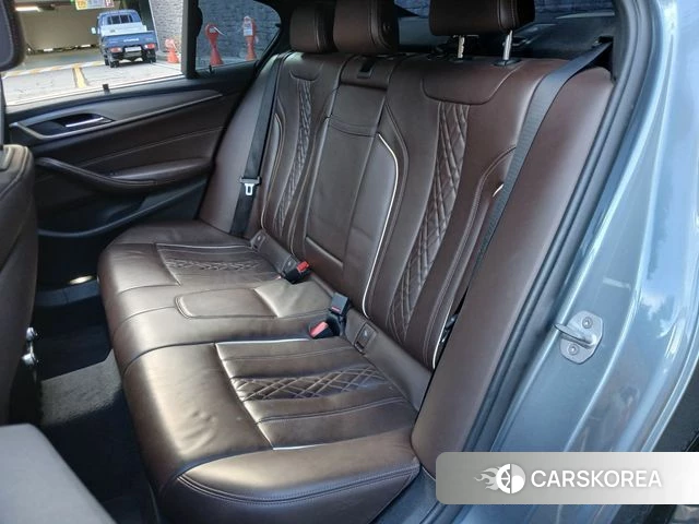 BMW 5 Series (G30) 2019 Серебристо-серый из Кореи, фото 3