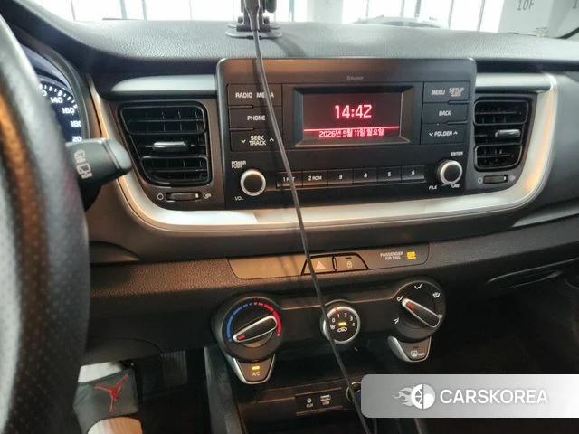Kia Stonic 2018 Белый из Кореи, фото 3