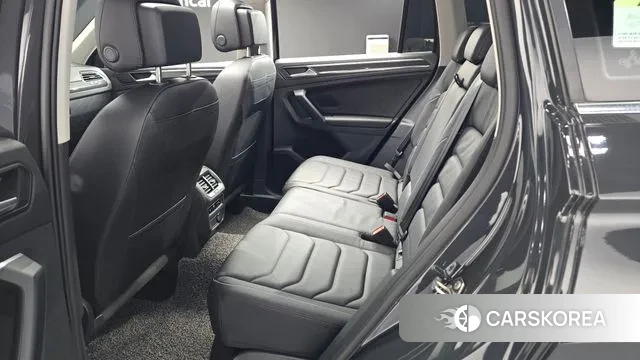 Volkswagen Tiguan second Generation 2023 Серый из Кореи, фото 3