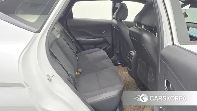 Hyundai Kona (SX2) 2024 Белый из Кореи, фото 3