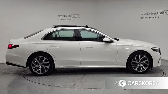 Mercedes-Benz E-Class W214 2024 Белый из Кореи, фото 3