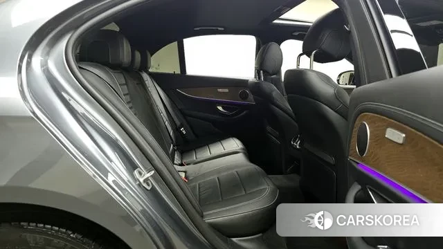 Mercedes-Benz E-Class W213 2022 Серый из Кореи, фото 3