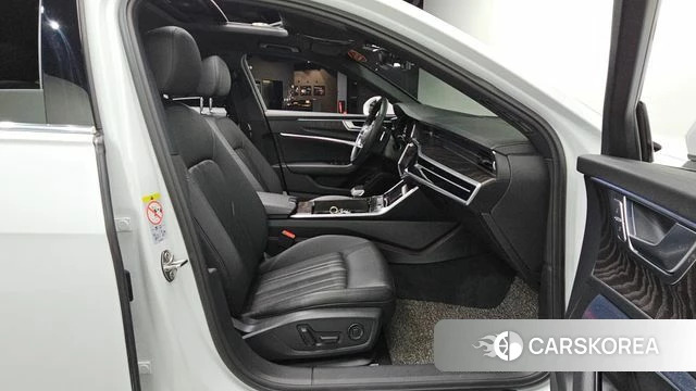 Audi A6 (C8) 2021 Белый из Кореи, фото 3