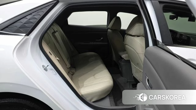 Hyundai The New Avante (CN7) 2023 Белый из Кореи, фото 3