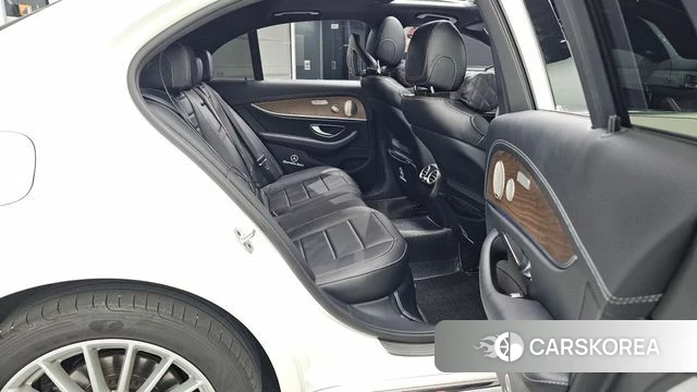 Mercedes-Benz E-Class W213 2023 Белый из Кореи, фото 3