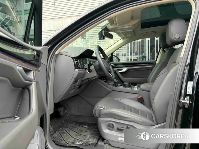 Volkswagen Touareg 2023 Черный из Китая, фото 3