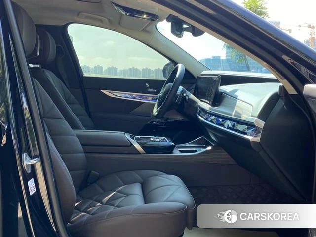BMW 7 series 2024 Черный из Китая, фото 3