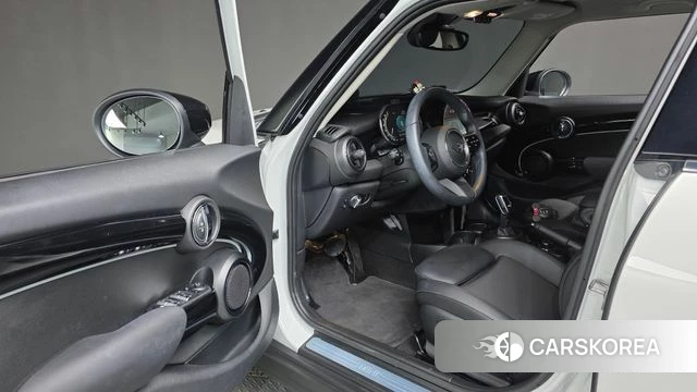 Mini Cooper 2023 Белый из Кореи, фото 3