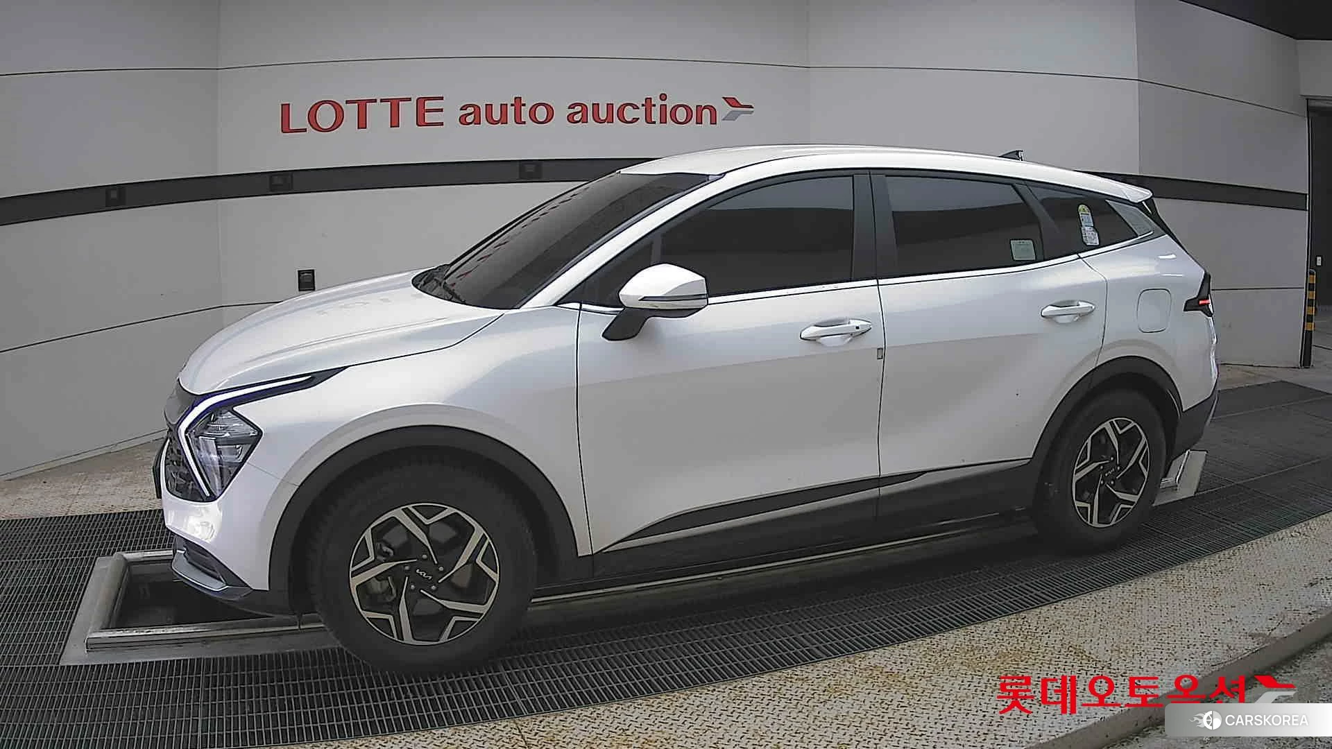 Kia Sportage 2024 Snow White Pearl из Кореи, фото 3