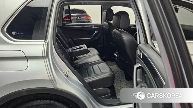 Volkswagen Tiguan second Generation 2023 Серебряный из Кореи, фото 3