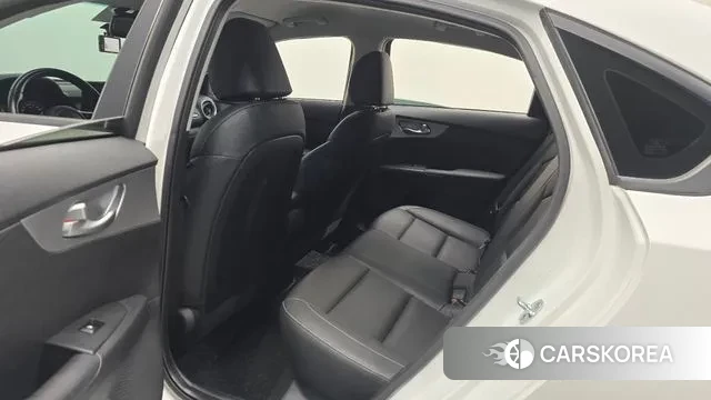 Kia The New K3 2nd generation 2021 Белый из Кореи, фото 3