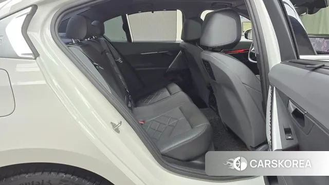 BMW 5 Series (G60) 2024 Белый из Кореи, фото 3