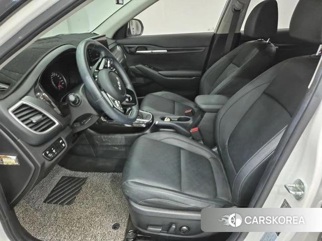 Kia Seltos 2022 Белый из Кореи, фото 3