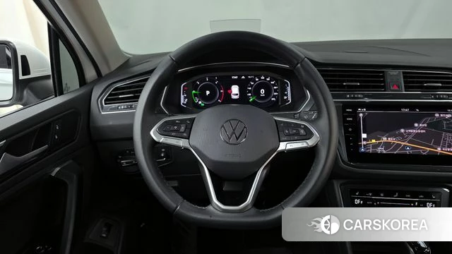 Volkswagen Tiguan second Generation 2021 Белый из Кореи, фото 3