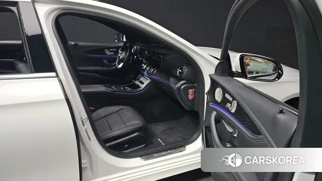 Mercedes-Benz E-Class W213 2023 Белый из Кореи, фото 3