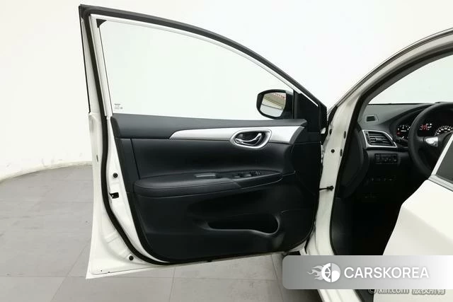 Nissan Xuan Yi 2024 Белый из Китая, фото 3