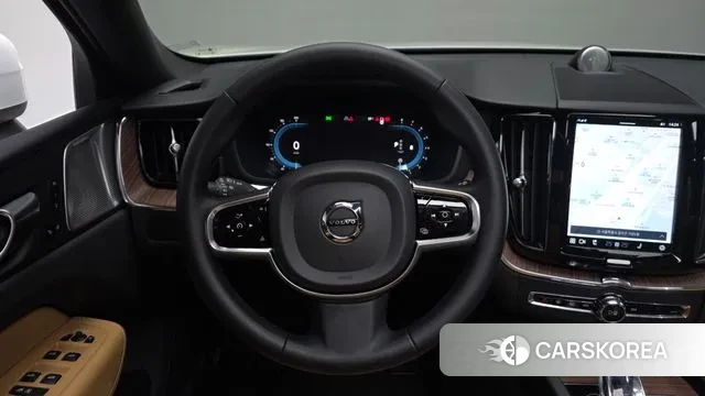 Volvo XC60 second Generation 2023 Белый из Кореи, фото 3