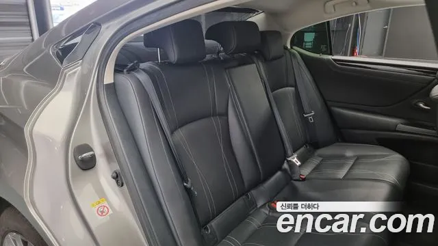 Lexus ES300h 7th generation 2018 Песочный из Кореи, фото 3