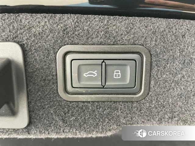 Audi A8 2023 Черный из Китая, фото 3