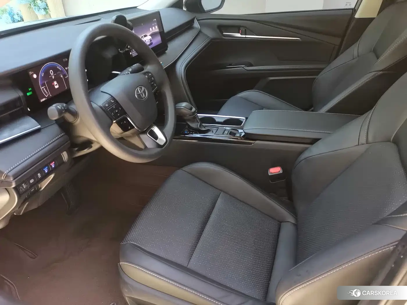 Toyota Camry 2024 Champagne/brown из Китая, фото 3