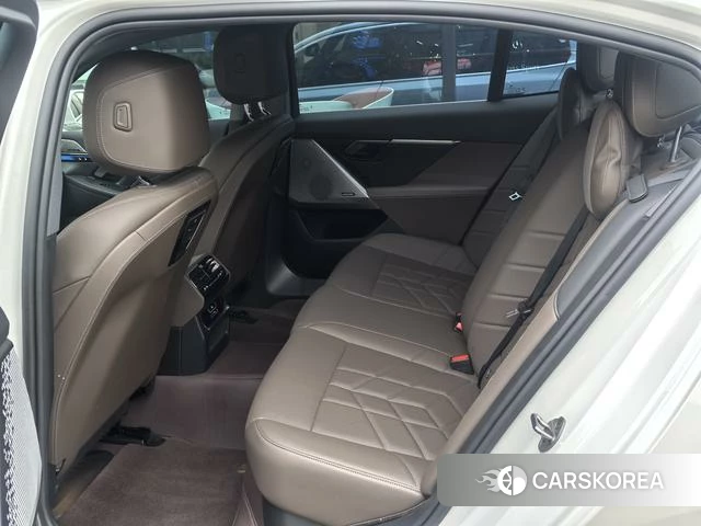 BMW 5 series 2024 Белый из Китая, фото 3