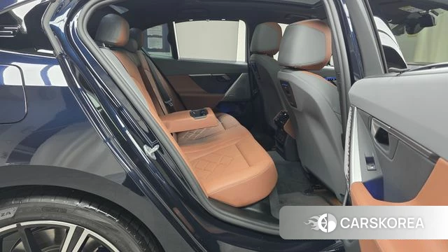 BMW 5 Series (G60) 2025 Черный из Кореи, фото 3