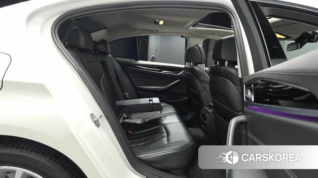 BMW 5 Series (G30) 2019 Белый из Кореи, фото 3