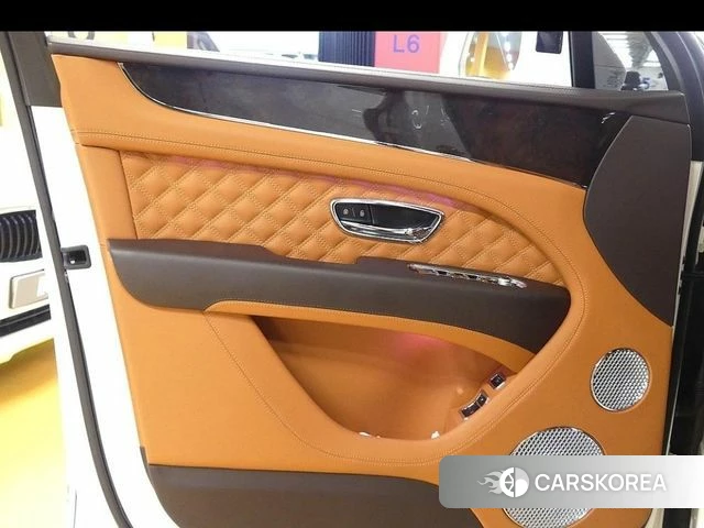 Bentley Bentayga 2021 Белый из Кореи, фото 3