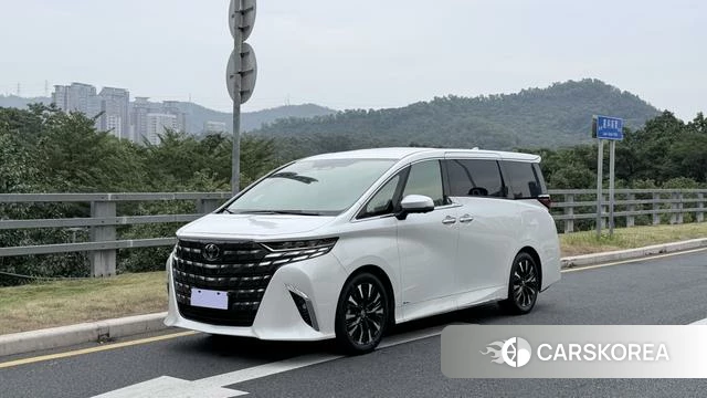 Toyota Elfa 2023 Белый из Китая, фото 3