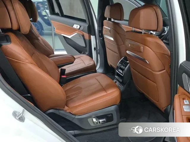 BMW X7 (G07) 2025 Белый из Кореи, фото 3