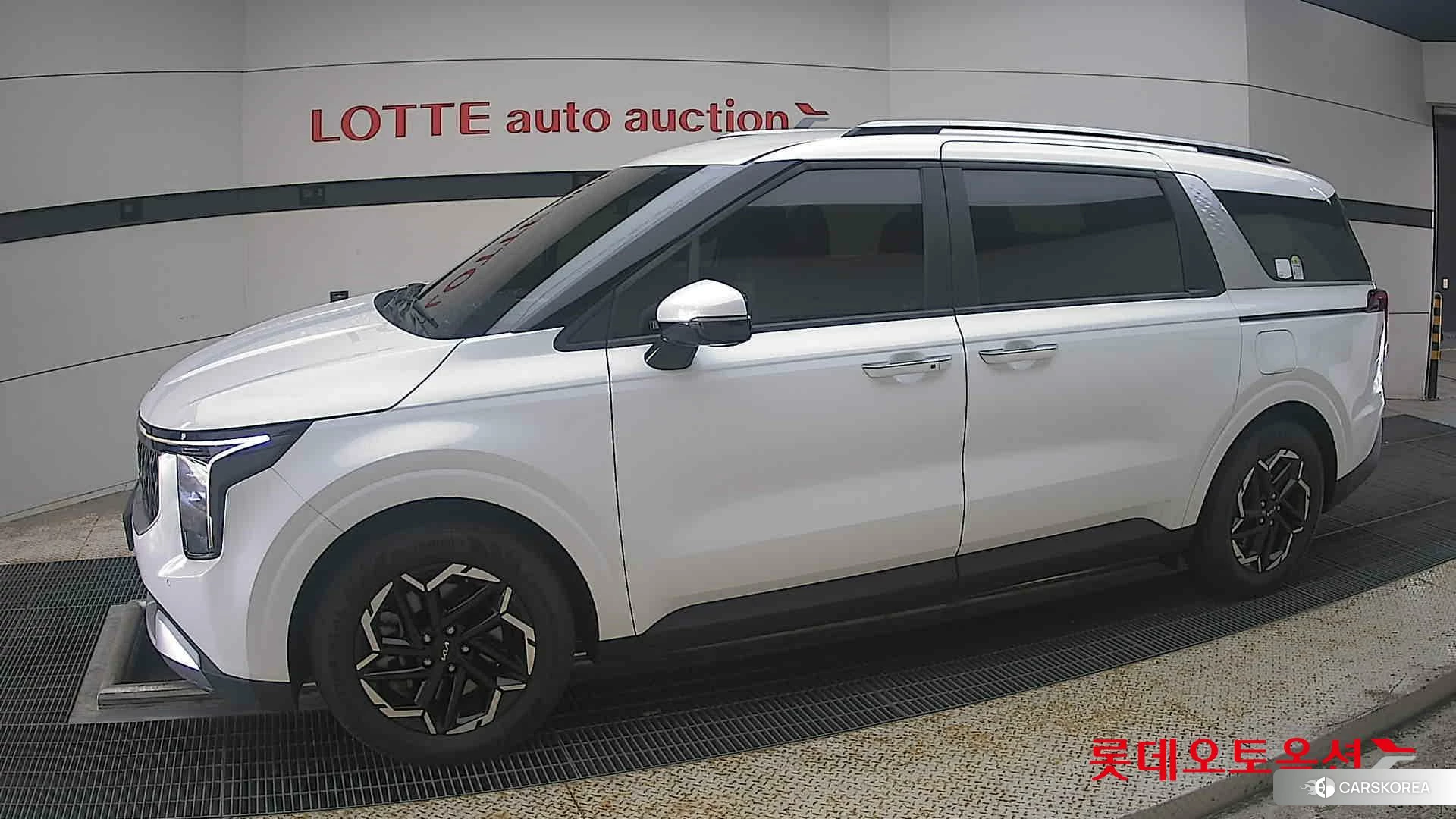 Kia Carnival 2024 Snow White Pearl из Кореи, фото 3