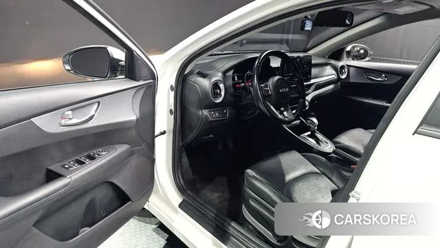 Kia The New K3 2nd generation 2021 Белый из Кореи, фото 3