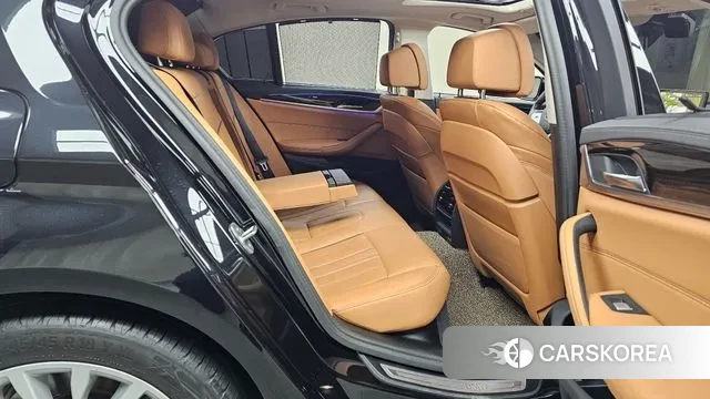 BMW 5 Series (G30) 2023 Черный из Кореи, фото 3